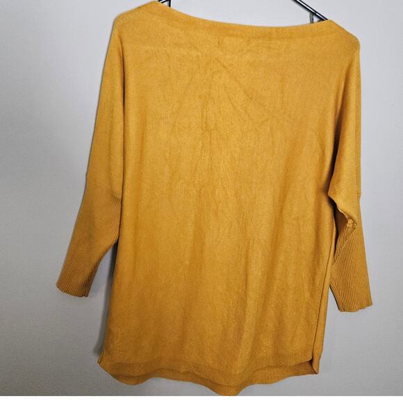 NWOT Cable & Gauge Gold Boatneck Dolman Sweater Button Detail Sz Small - Picture 8 of 11